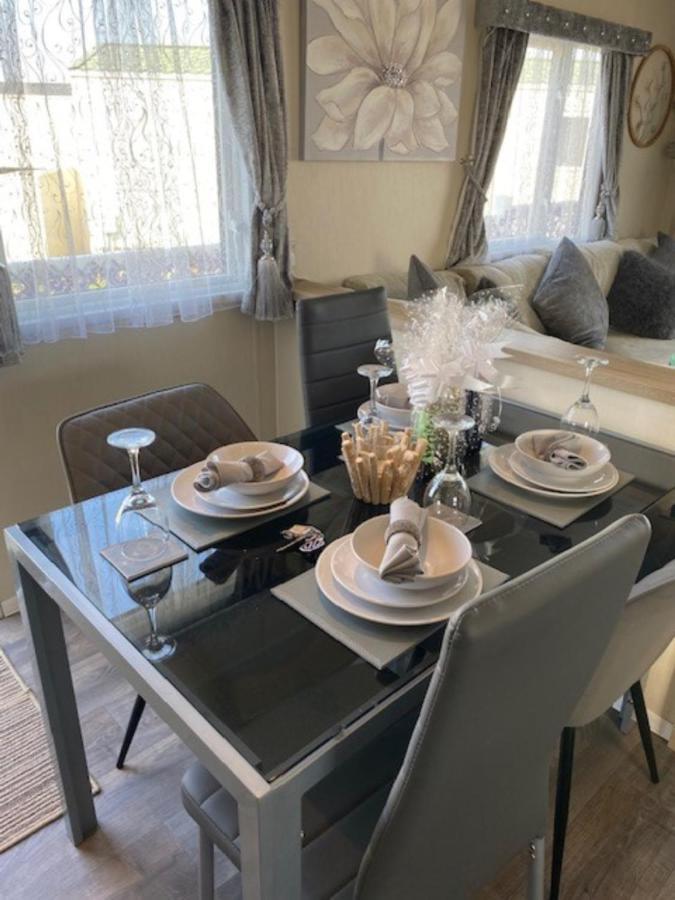 Beautiful Spacious Holiday Home - Romney Sands New Romney Esterno foto