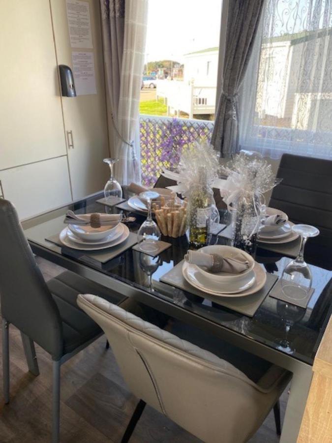 Beautiful Spacious Holiday Home - Romney Sands New Romney Esterno foto